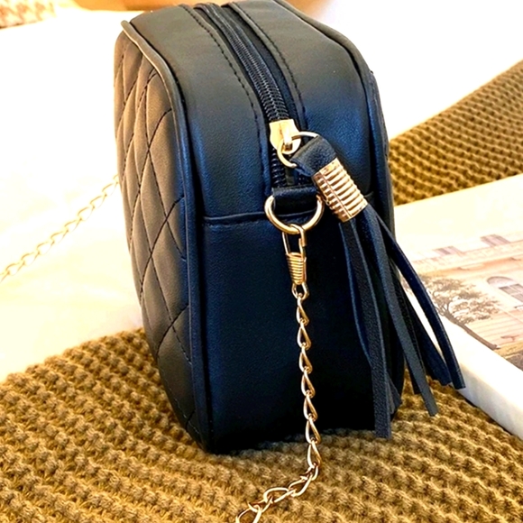 Quilted Fashion Crossbody - Picture 2 of 4